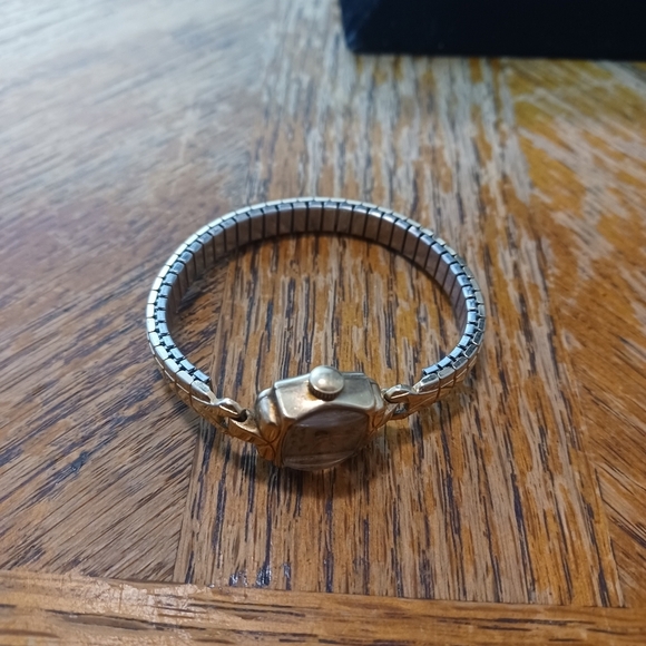 1950's Hamilton Wind Up Watch 17 Jewels 10K Solid Gold case working. Band is not - Picture 4 of 11